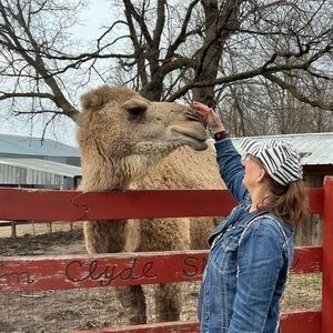 Meet your Posher, Debbie